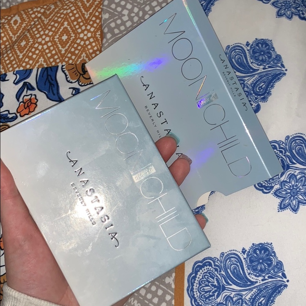 Anastasia noon child glow kit from Sephora